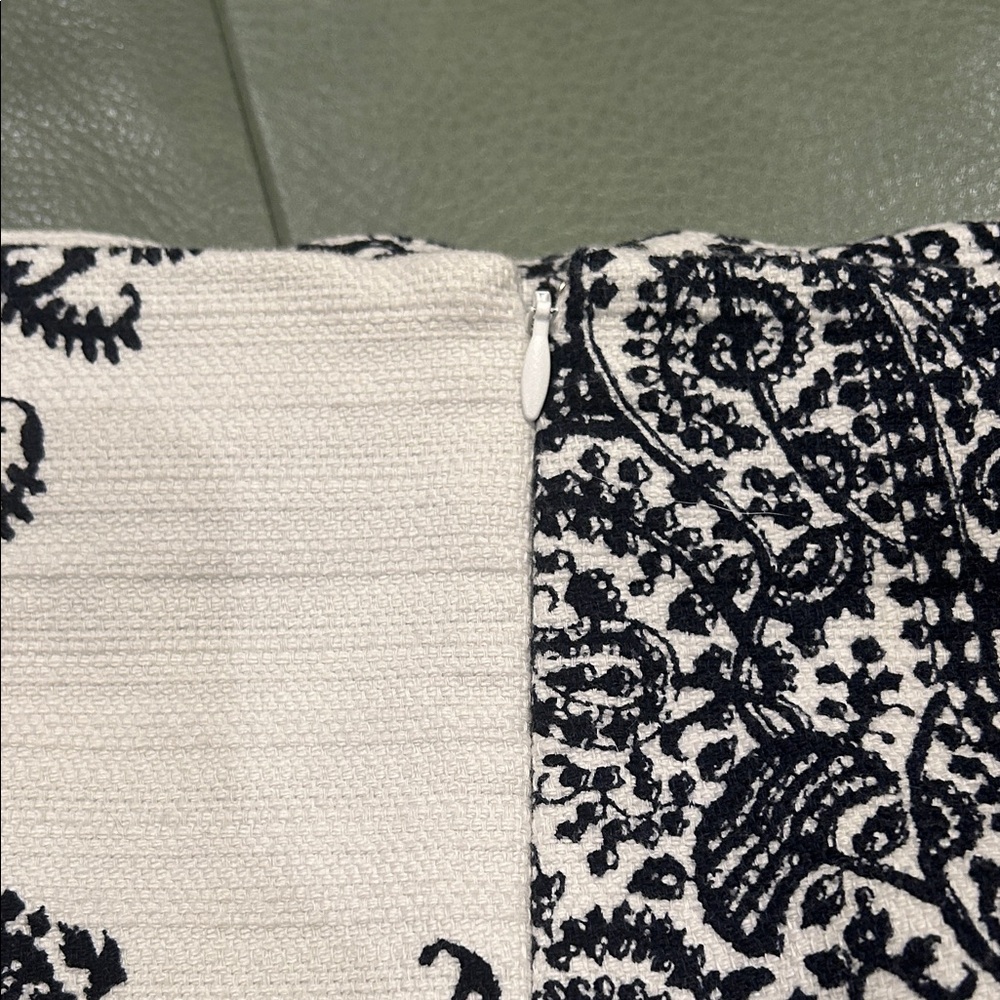 LOFT Black and White Paisley Pencil Skirt - Picture 5 of 6